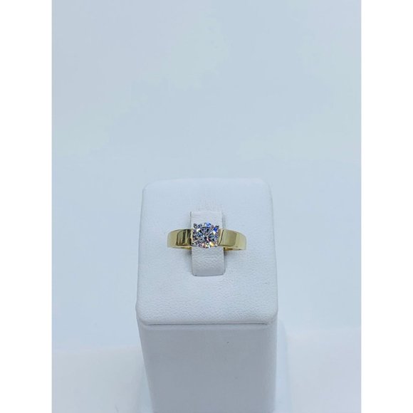 ❤️ 10k solid gold women’s ring White CZ size 8❤️